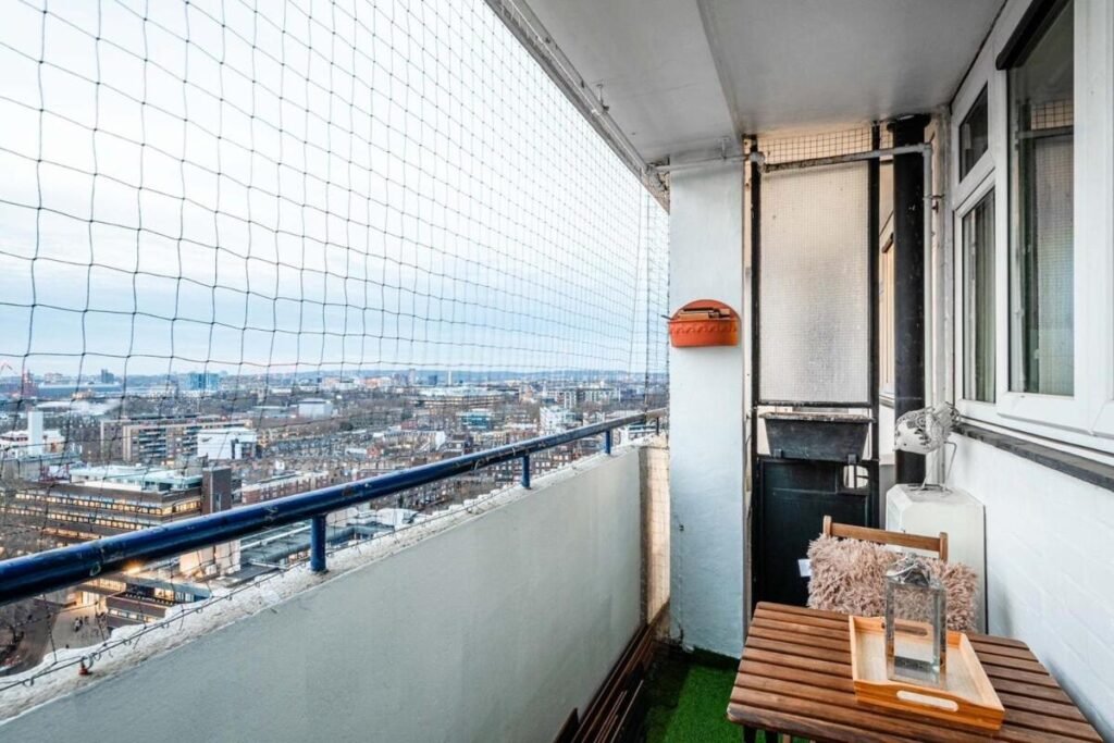 Central London, Penthouse View – Two-Bedroom Apartment photo 6