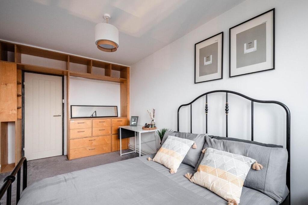 Central London, Penthouse View – Two-Bedroom Apartment photo 2