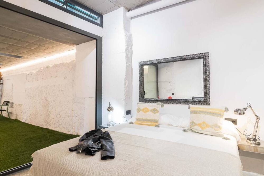 My Space Barcelona Industrial Loft with Private Terrace in Sant Gervasi for 5 photo 1
