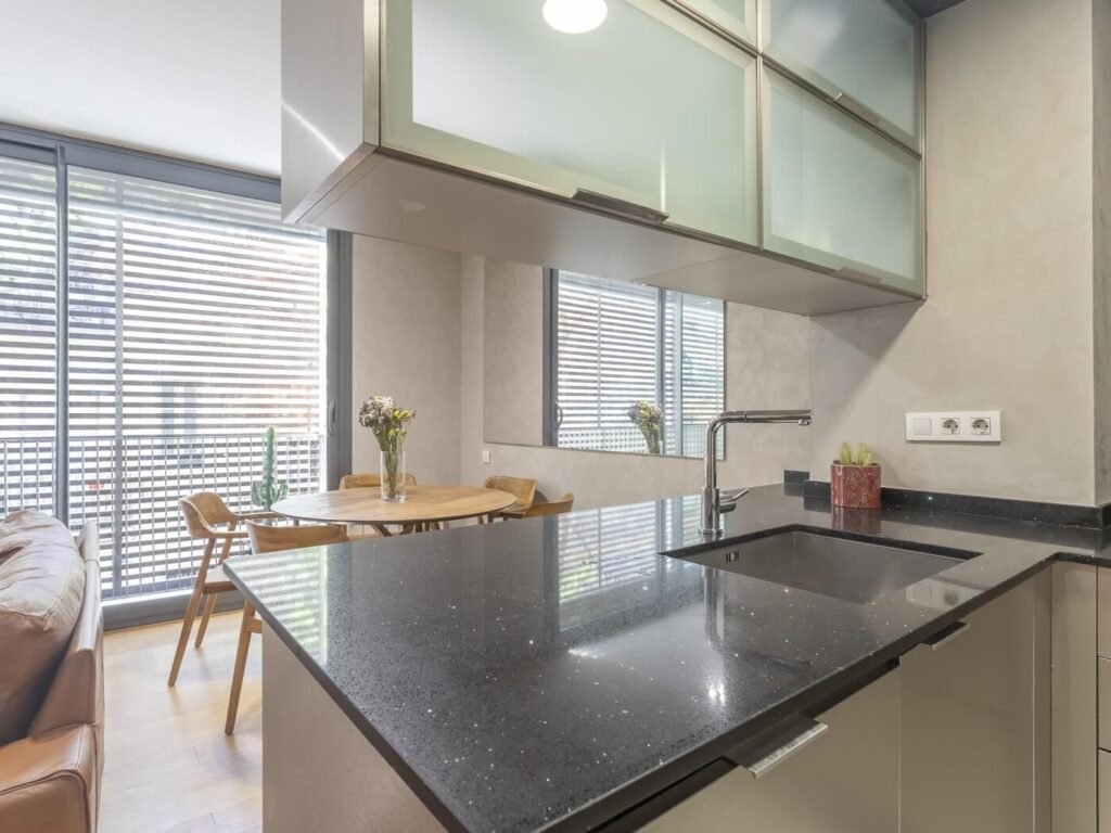 Penthouse in Gràcia 2 rooms 6 pax Pool and Terrace- free WiFi photo 3
