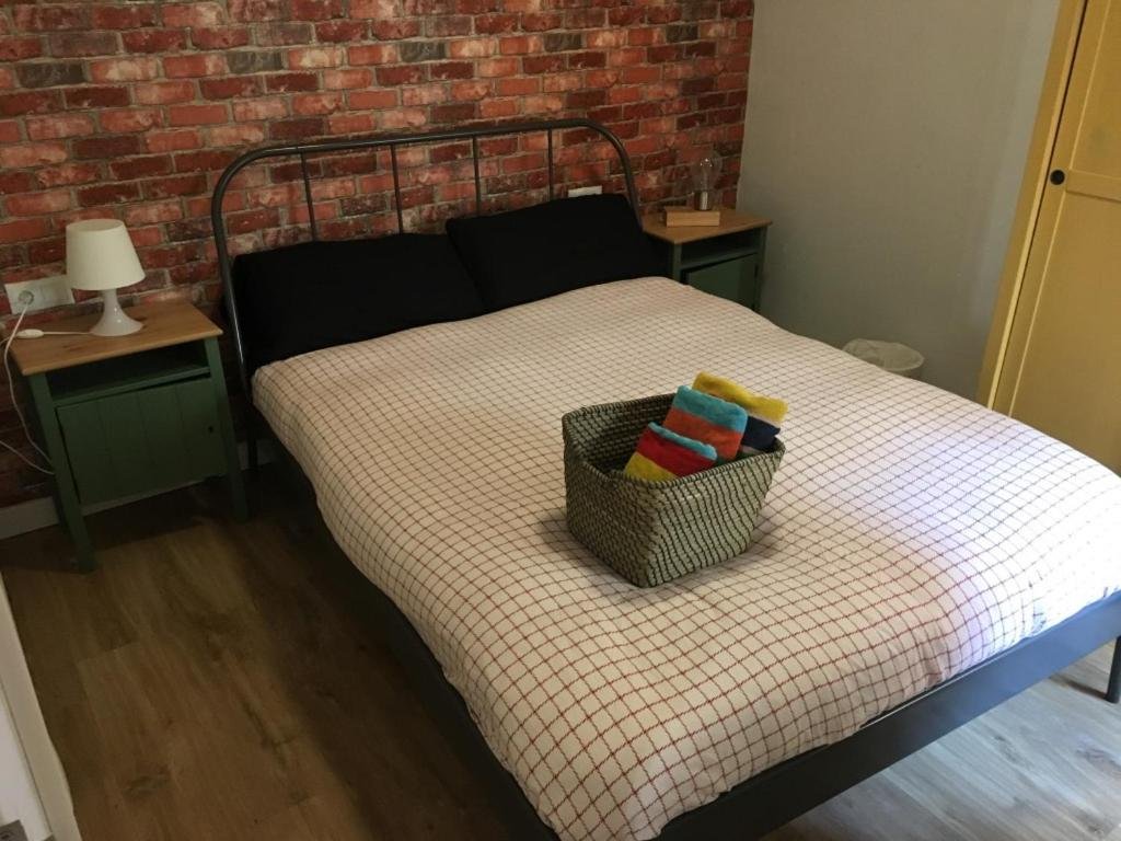 Practical room: Barcelona-Fira-Airport – Single Room with Shared Bathroom photo 8