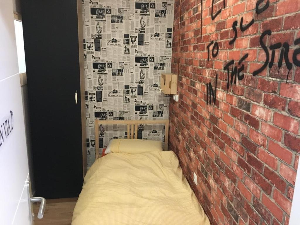 Practical room: Barcelona-Fira-Airport – Single Room with Shared Bathroom photo 6