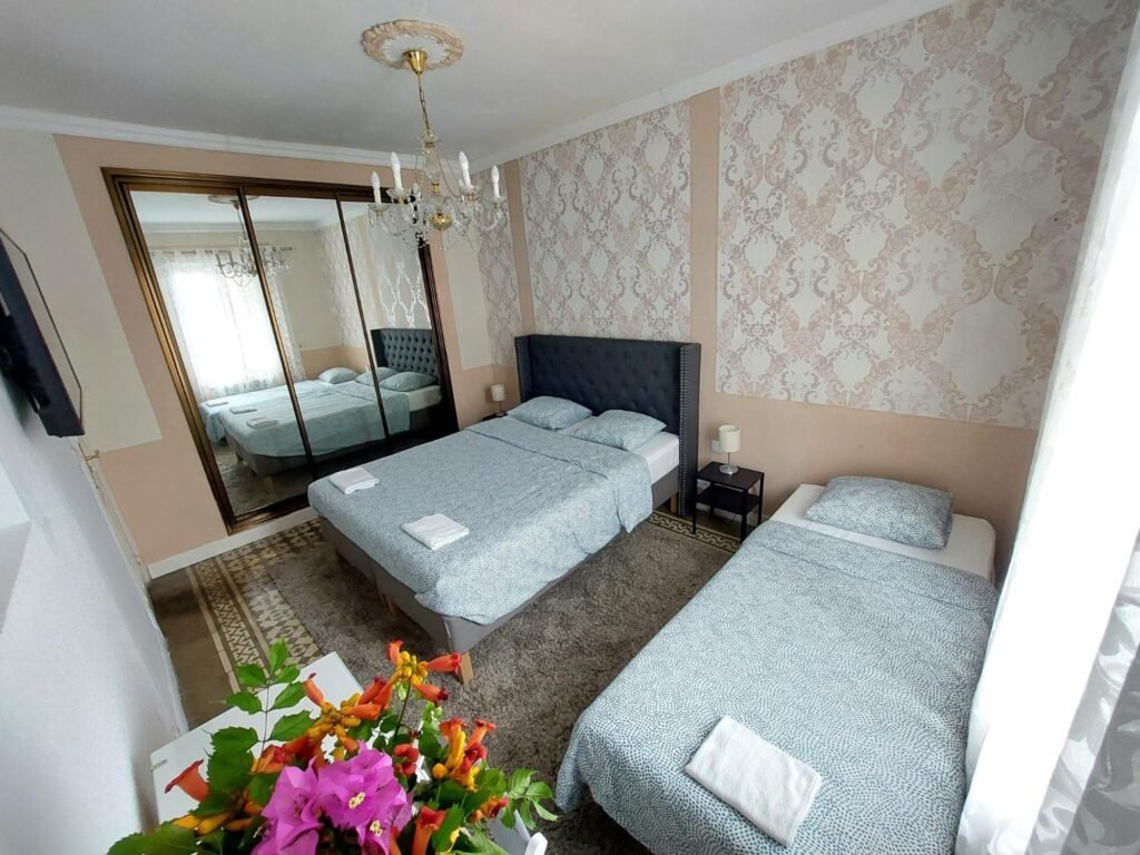 N1 Casa de Madrid – greenpeace line – Double Room with Shared Bathroom photo 3