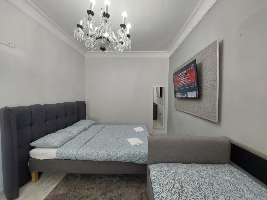 N1 Casa de Madrid – greenpeace line – Double Room with Shared Bathroom photo 2