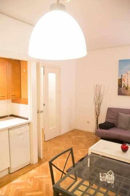 Un elegante piso para descubrir Madrid – One-Bedroom Apartment photo 9