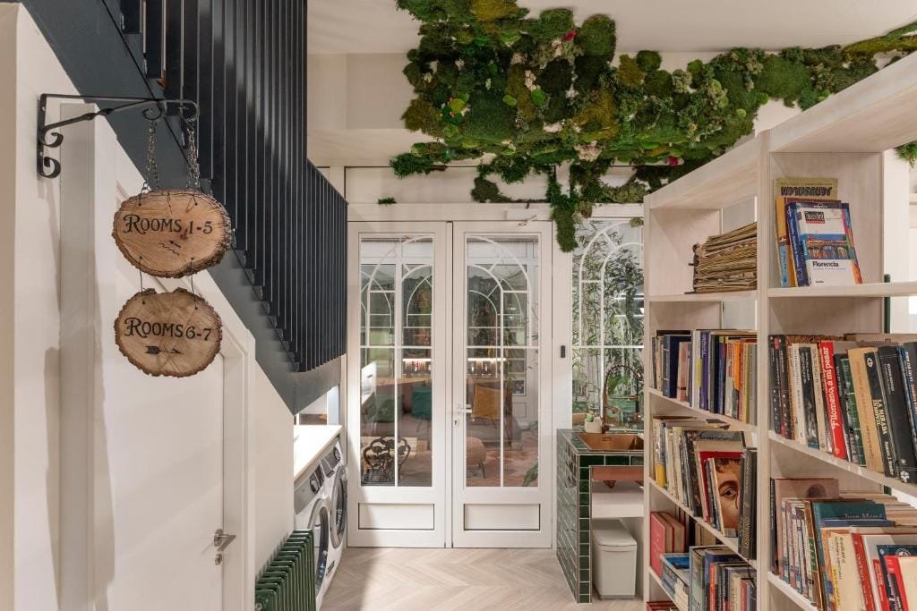 4 Bears Sharehome – Double Room with Balcony (3 Adults) photo 1
