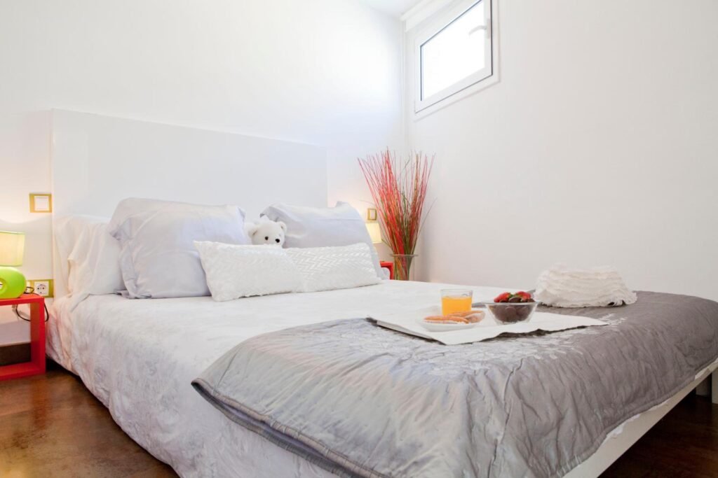 unique oasis one bedroom in the city center! photo 5