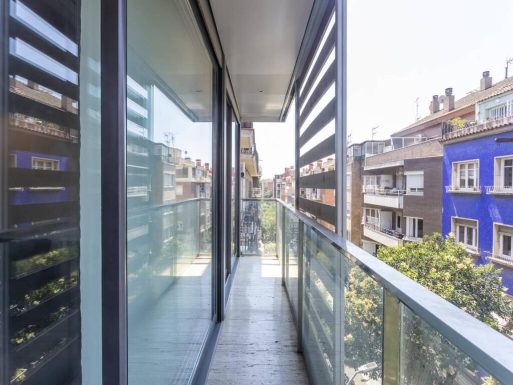 Apartment Barcelona Rentals – 3 bedroom penthouse with large terrace – Three-Bedroom Apartment photo 7