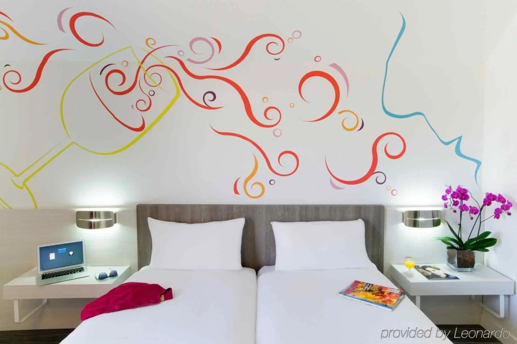 Hotel ibis Styles Madrid Prado photo 8