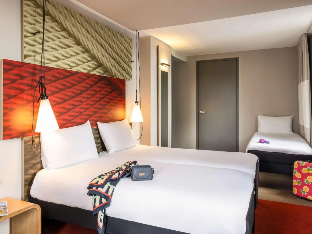 Ibis Rotterdam City Centre photo 3