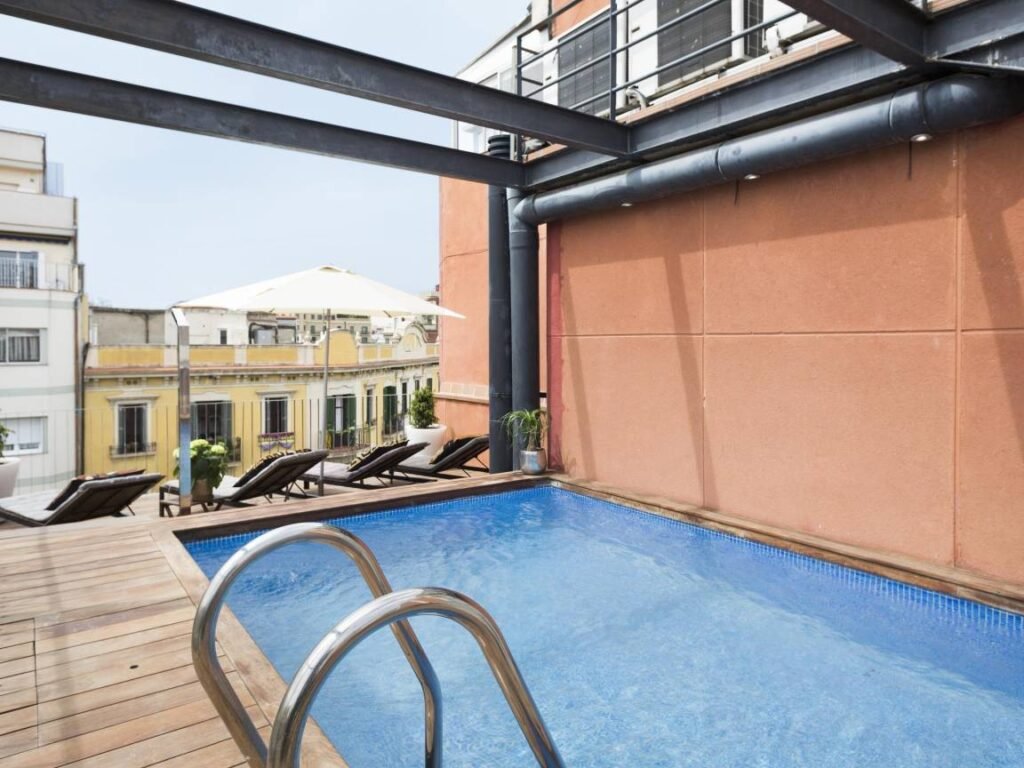 Stylish flat with a Community Swimming Pool for 8 photo 6