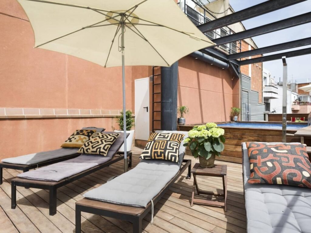 Stylish flat with a Community Swimming Pool for 8 photo 3