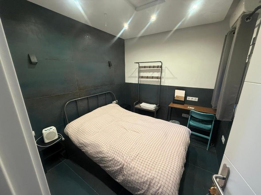Practical room: Barcelona-Fira-Airport – Single Room with Shared Bathroom photo 1