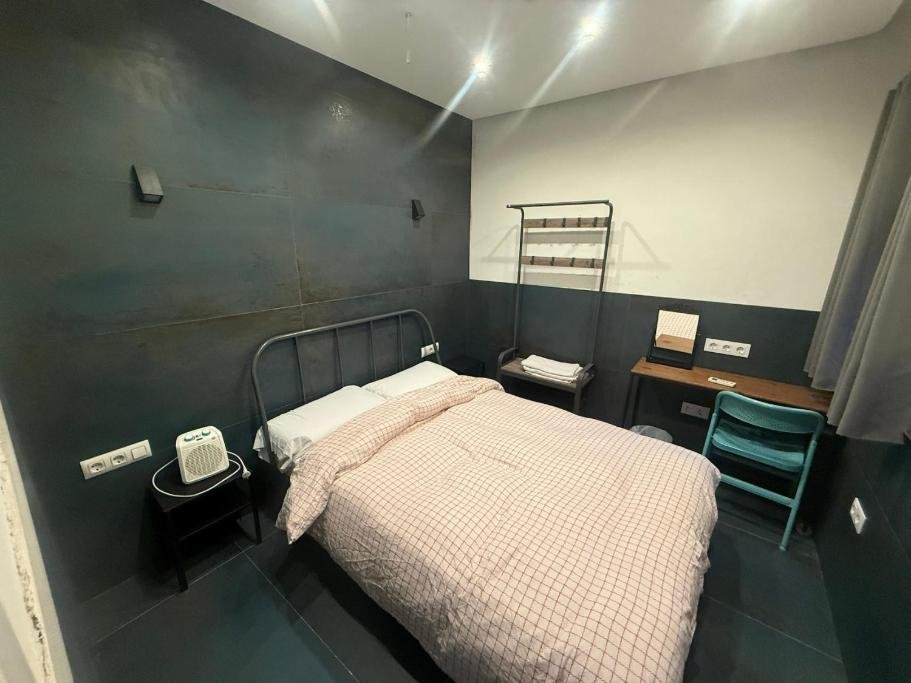Practical room: Barcelona-Fira-Airport – Single Room with Shared Bathroom photo 2