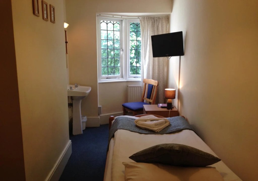 72QT – The London Latvian Centre photo 3