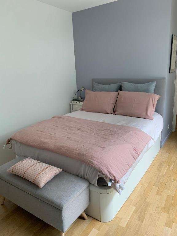Chambre rose dans maison photo 1