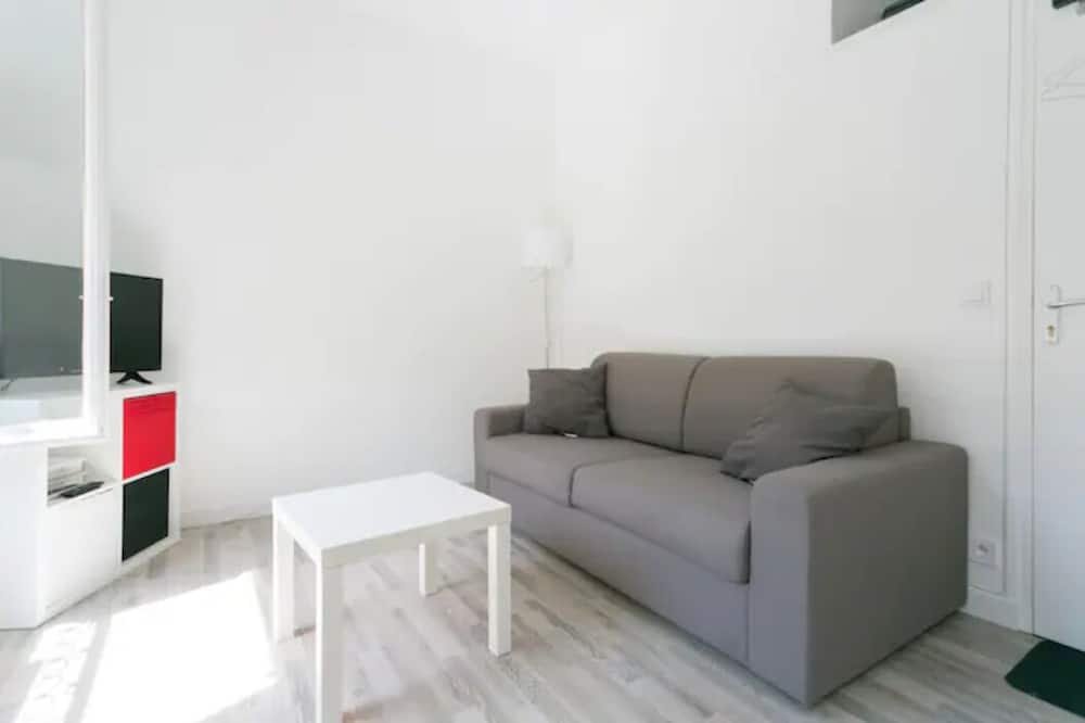 Great cosy studio minutes away from the metro! photo 6