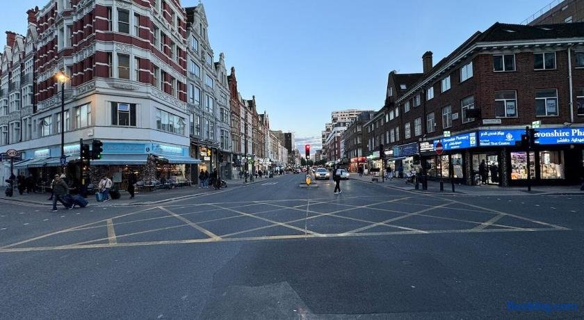 The Edge FT2 – Entire Place photo 6