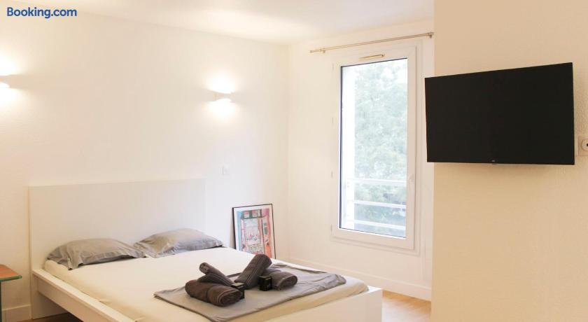 Charming bright studio in the heart of Paris – Entire Place photo 6
