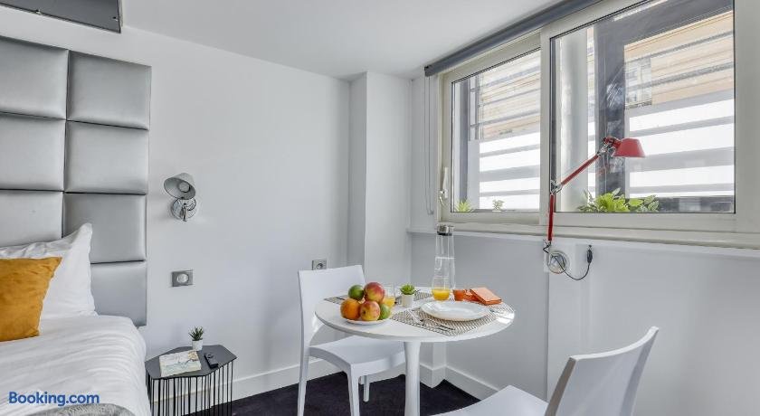 Branded New and Comfy Studio – Heart of Paris 3 – Entire Place photo 4