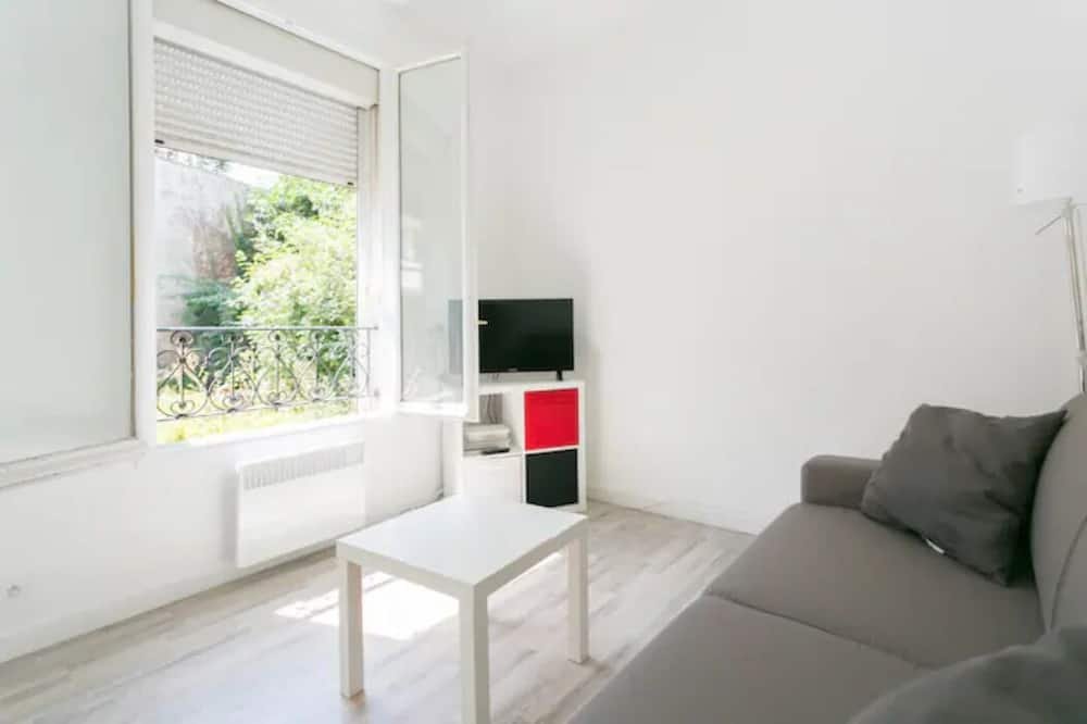 Great cosy studio minutes away from the metro! photo 3