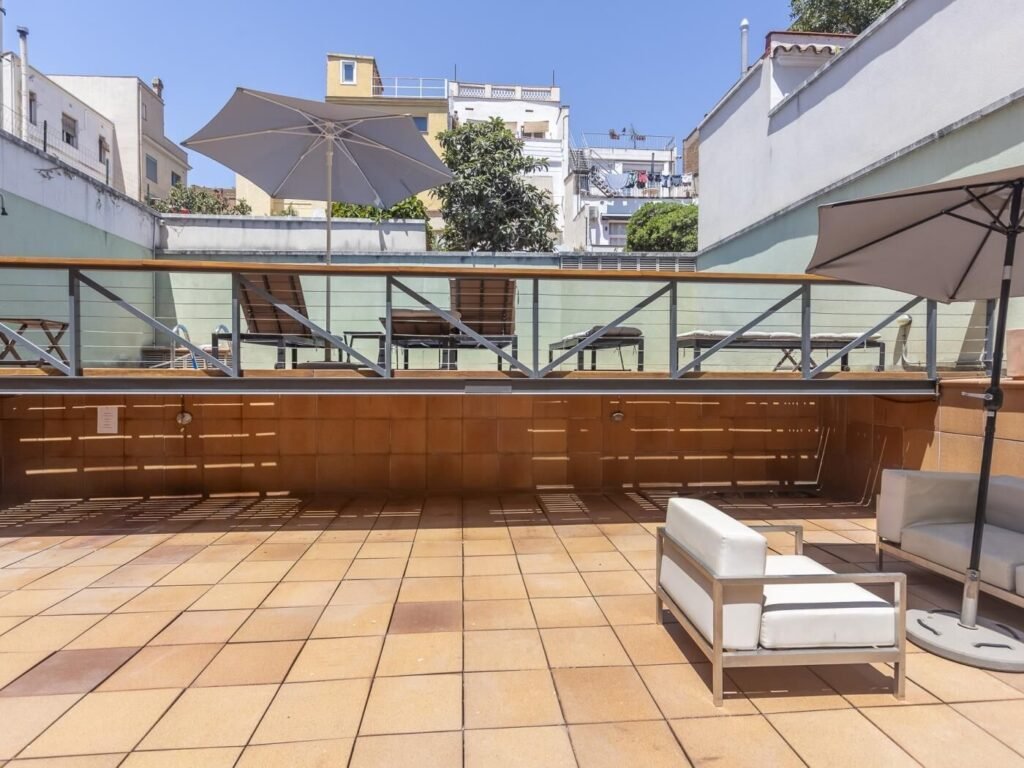 Penthouse in Gràcia 2 rooms 6 pax Pool and Terrace- free WiFi photo 2