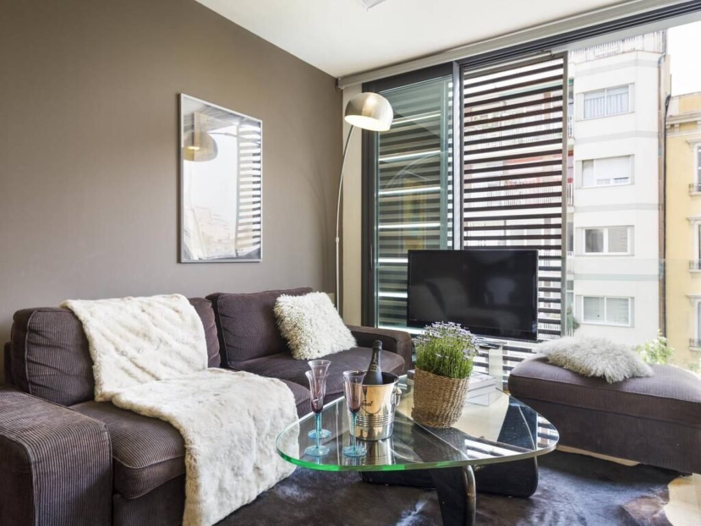 Stylish flat with a Community Swimming Pool for 8 photo 5