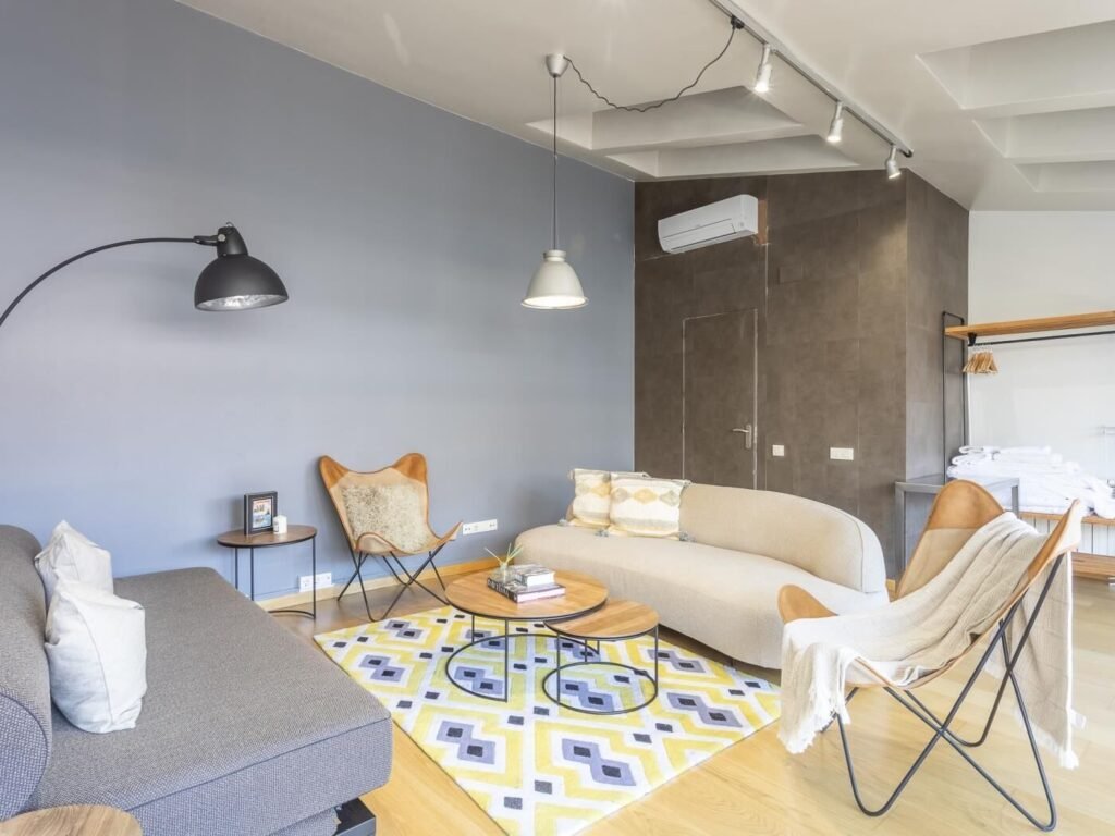 Apartment Barcelona Rentals – 3 bedroom penthouse with large terrace – Three-Bedroom Apartment photo 5