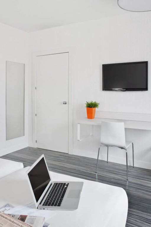 Hotel ibis Styles Madrid Prado photo 9