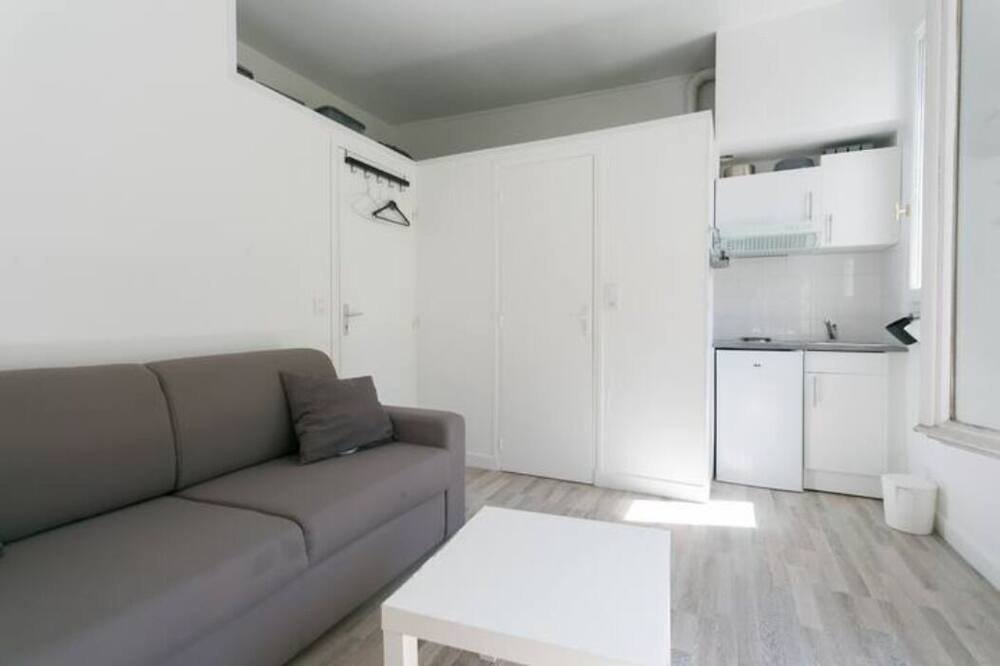 Great cosy studio minutes away from the metro! photo 2