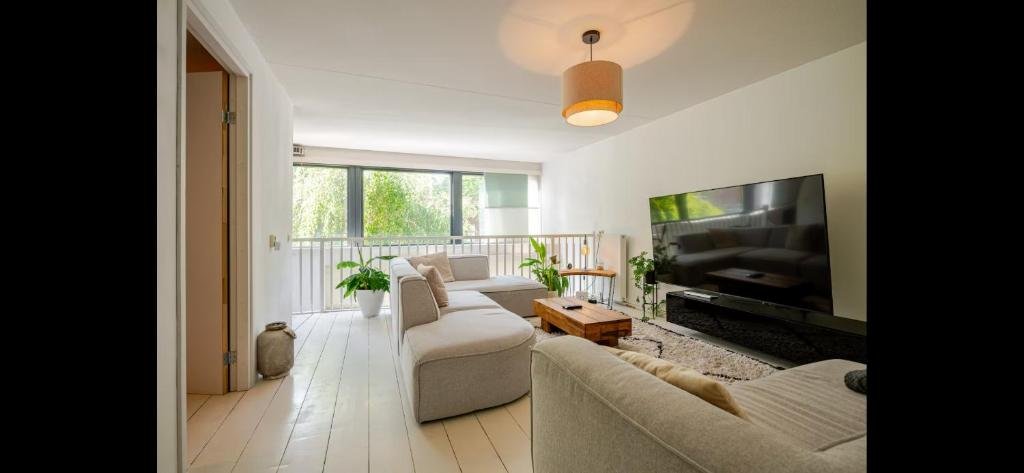 Spacious 3-Bedroom Apartment Amsterdam West – by Peter photo 1